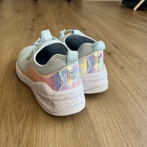 Clove Holographic 2021 shoe